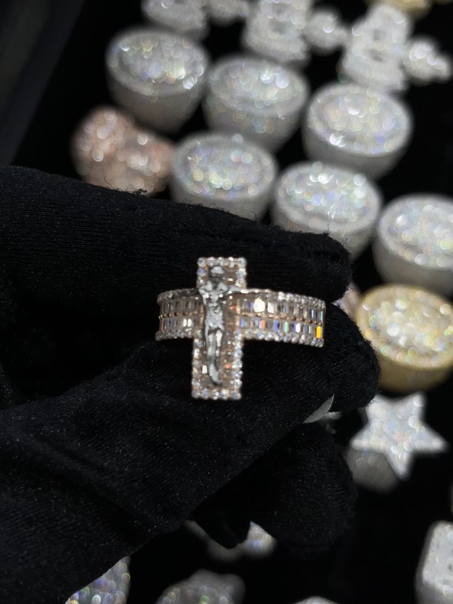 Luxury Cross Ring in Sterling Silver – Baguette & Round Cut